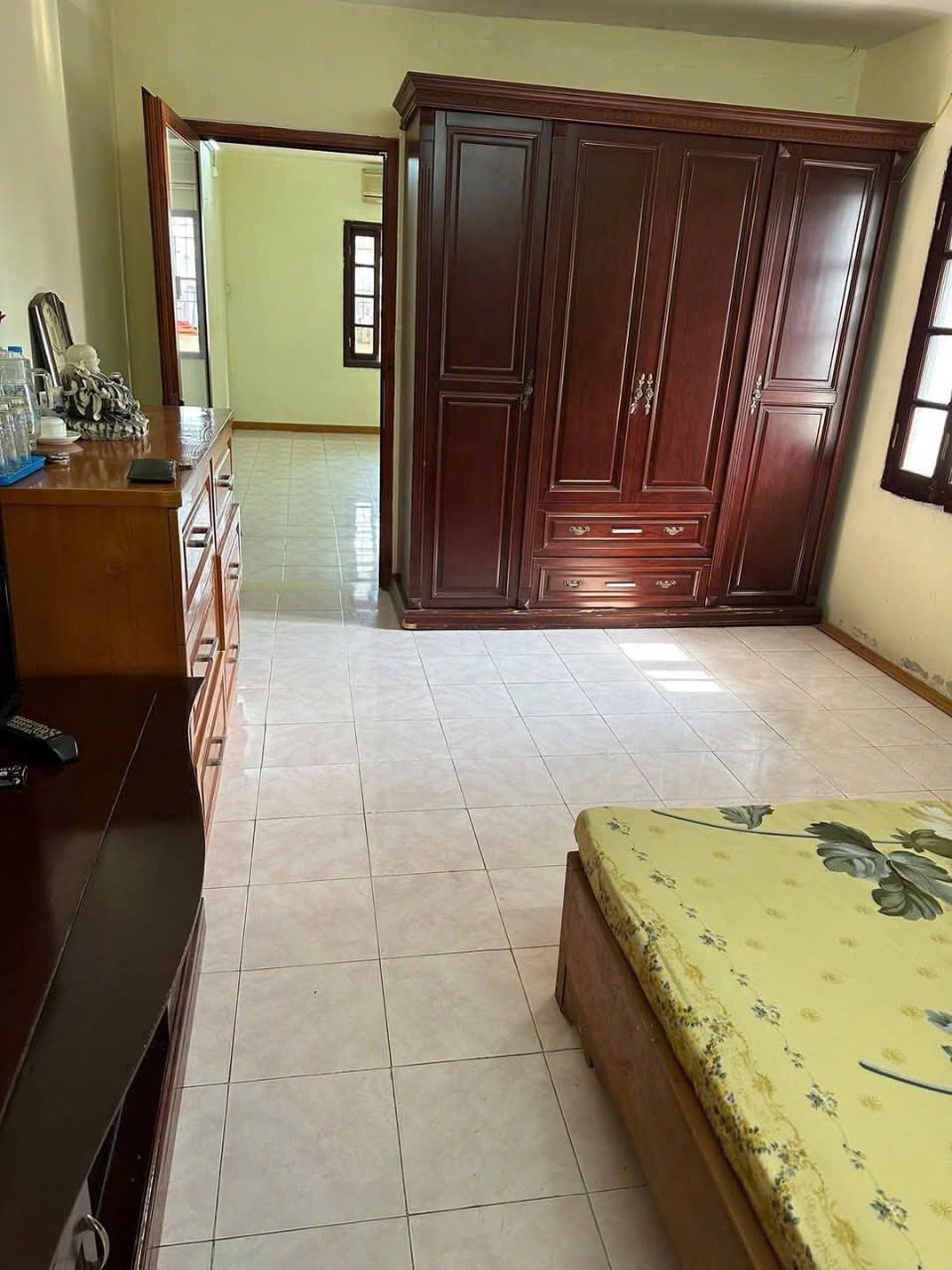 Cho thuê căn hộ Tập thể tầng 4 Khương Thượng 80m2, 3 ngủ, 9 Triệu - Ảnh 1